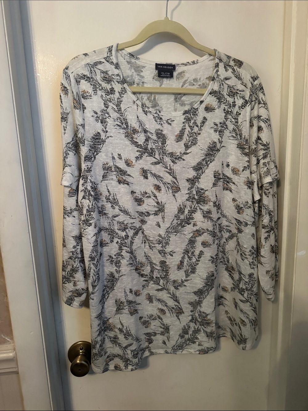 Van Heusen Cream Floral-Print Long Sleeve Top Size XL NWOT